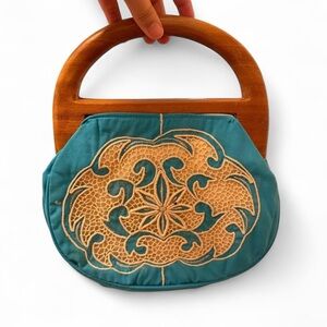 Vintage wooden handle purse boho luxe coastal grandma folk embroidered 60s 70s